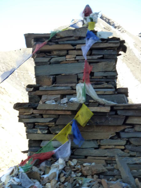 14 Stupa at the top of the pass