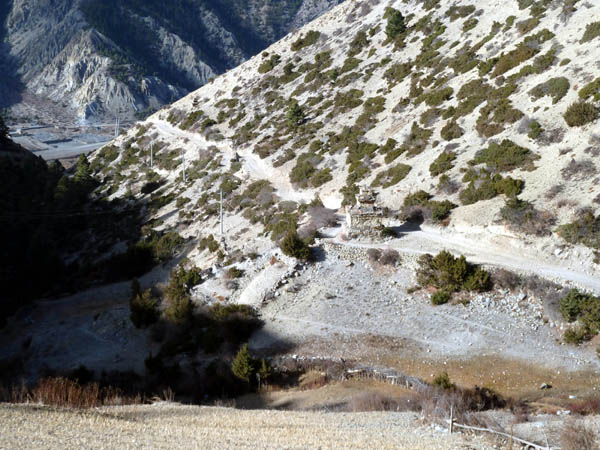 03 The track down with a stupa