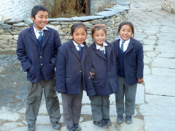 08 Bright school kids in Chhairo