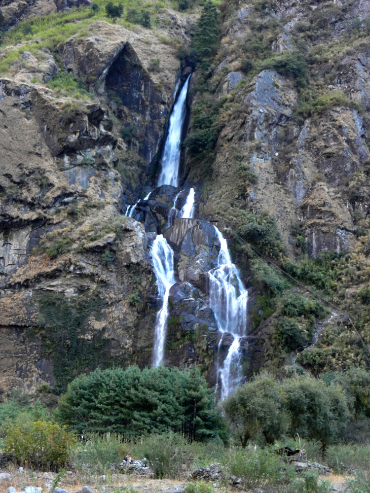 01 Waterfall above Tal