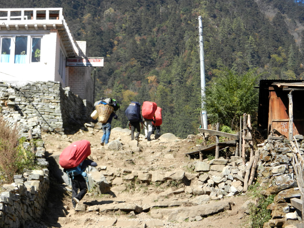 03 Porters with their loads