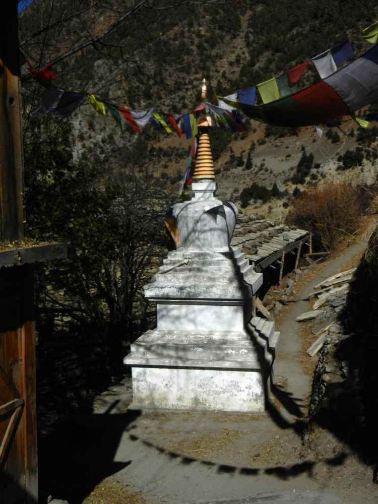 03 The stupa in Upper Pisang