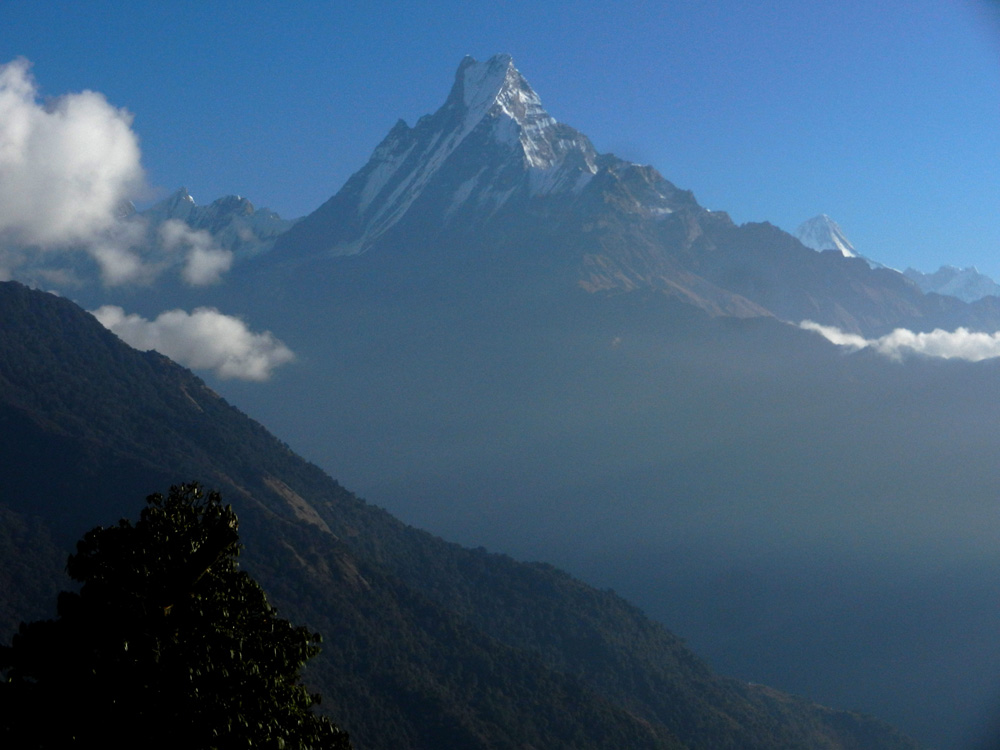 01 Machhapuchhre in the morning light from Tadapani