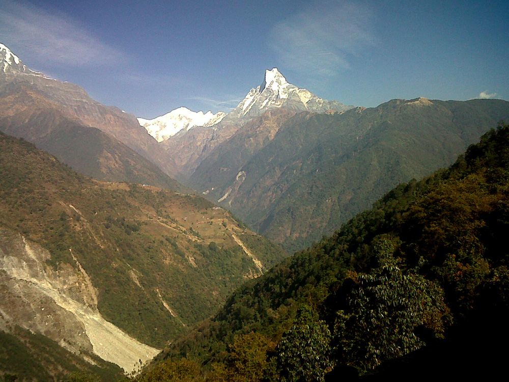 02 Machhapuchhre towers above Chhromrong