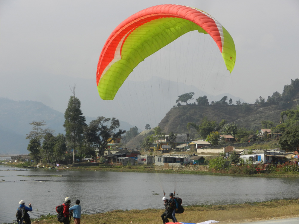 09 Tandem paragliders touching down